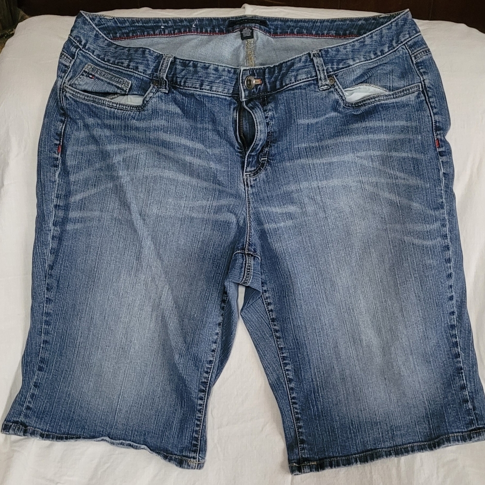 Vintage Tommy Hilfiger long denim shorts women's 18